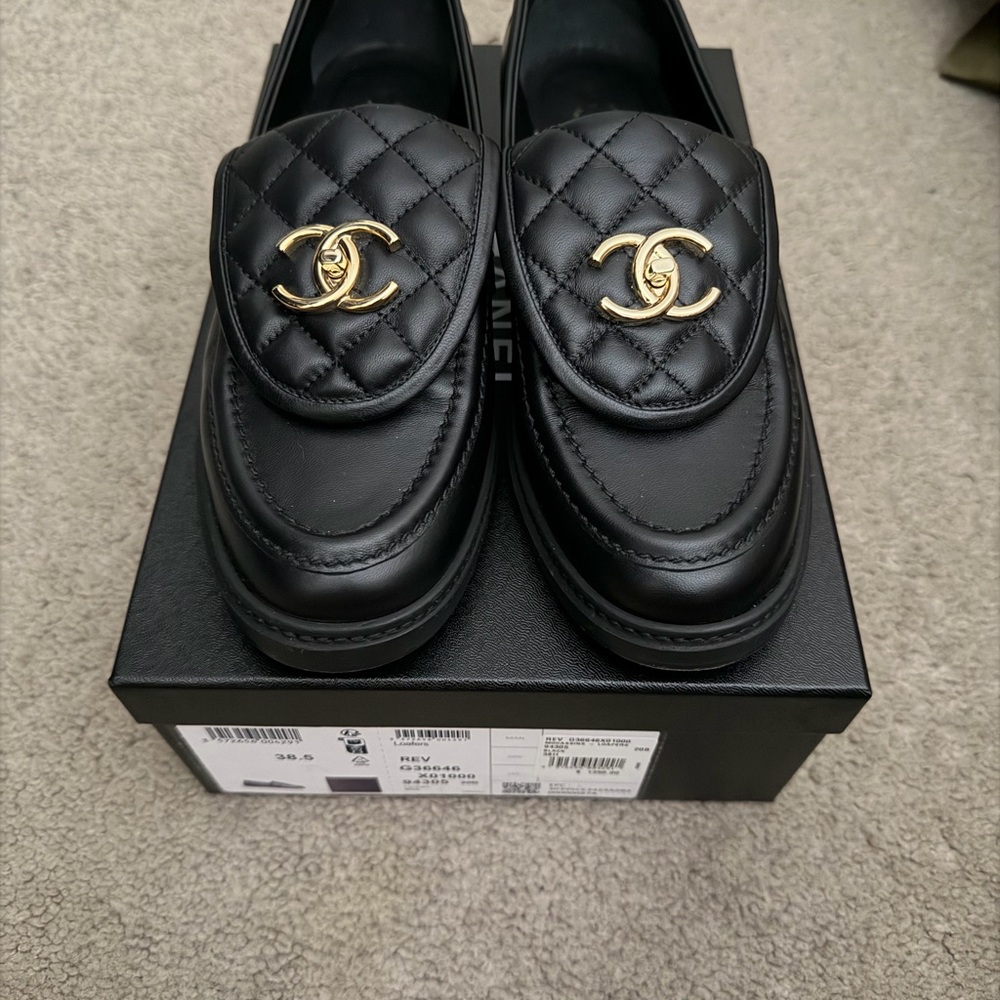 Chanel Black Lamb skin CC turnlock loafer - Picture 3 of 10